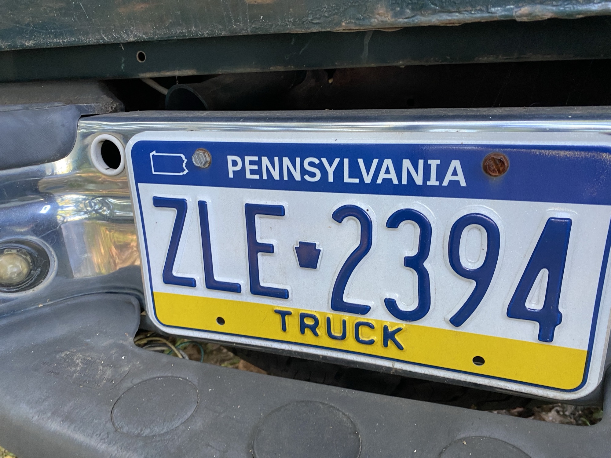 Pennsylvania commercial truck license plate ZLE 2394, blue/yellow with TRUCK class banner